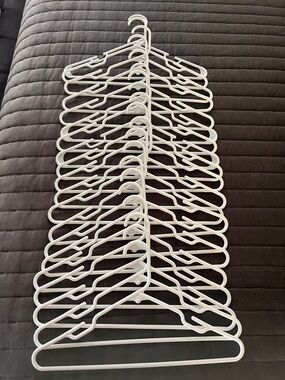 20 white plastic tube hangers